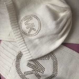 Beautiful Michael Kors hat and scarf set